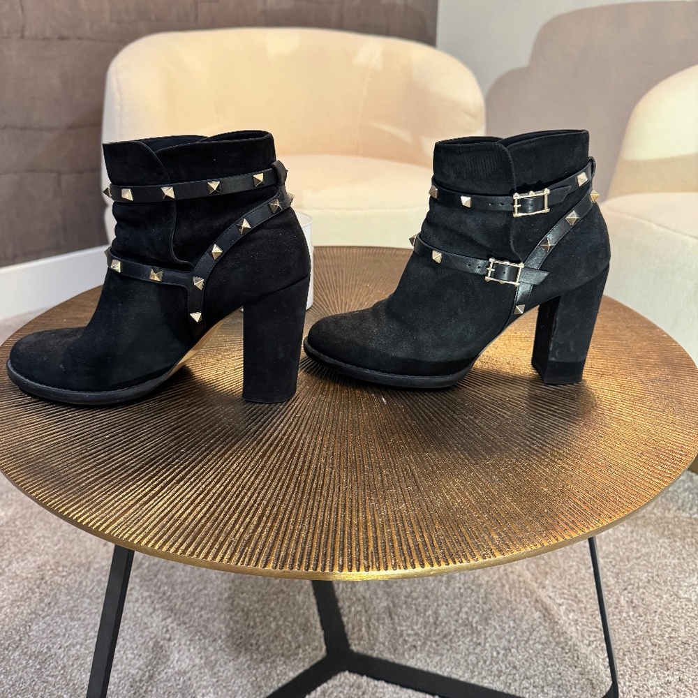 Valentino Garavani Rockstud Ankle Strap Boots - Suede Size 39
